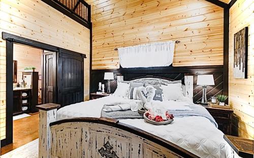 Hochatown Casa | Knotty and Nice Luxury Cabin