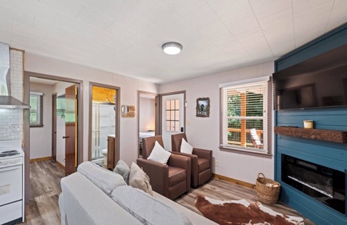 Maggie Valley Cabaña | Knotty Pine Cottage/Charming and Cozy w/Hot Tub, Pet Friendly!