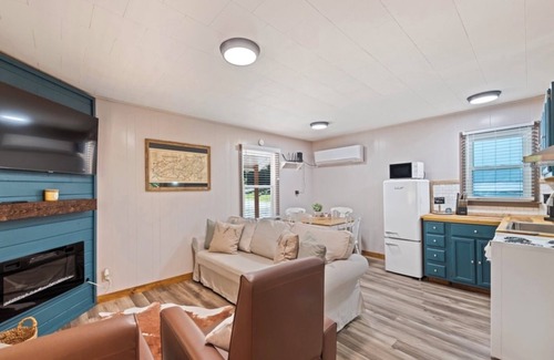 Maggie Valley Cabaña | Knotty Pine Cottage/Charming and Cozy w/Hot Tub, Pet Friendly!