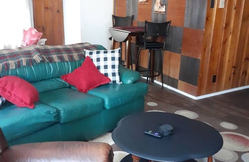 Edinboro Cabaña | Knotty Pine, cozy and eclectic cottage