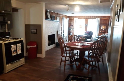 Edinboro Cabaña | Knotty Pine, cozy and eclectic cottage