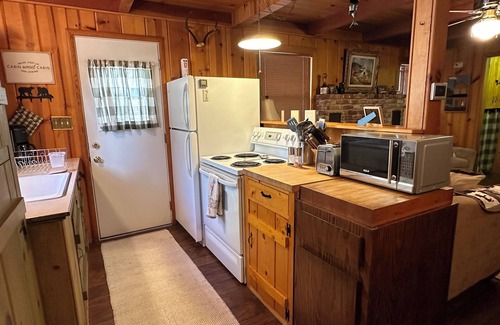 Mi-Wuk Village Cabina | Knotty Pine Old Time Cabin - Family built in 1955 - Central Heat - Lg Deck - A/C