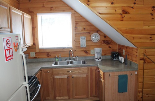 Spruce Cabina | Retiro de pino nudoso en el lago Hubbard con acceso privado al lago escriturado a unos pasos