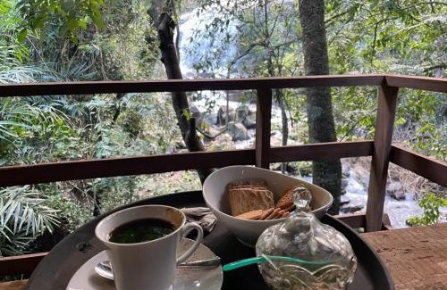 Illukkumbura Cabina | Knuckles Backpackers Hut with waterfall view