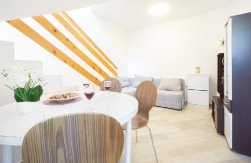 Metajna Apartamento | Kob Orog good location with sea views and modern decor
