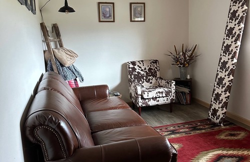Chiniak Cabina | Kodiak Fishing-Hunting Lodge offers wilderness within driving distance to city