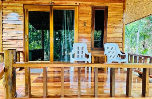 Nuea Khlong Hostal | Koh Jum Bungalow & Hostel