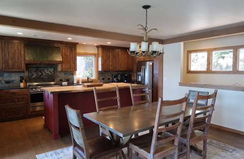 Coeur d'Alene Casa | Kokanee Bay Beach House Lake Coeur d'Alene!