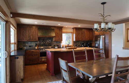 Coeur d'Alene Casa | Kokanee Bay Beach House Lake Coeur d'Alene!