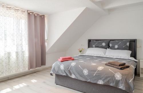Neu-Ulm Apartamento | Kokett Apartment