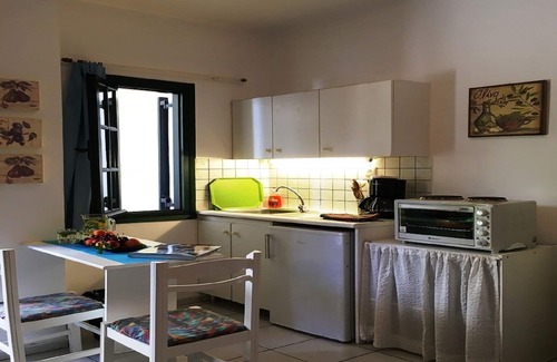 Kokkini Chani Apartamento | Kokkini Hani, Estudio encantador para 1-3 personas, a 100 metros de la playa.