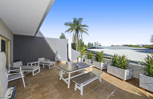 North Avoca Apartamento | Excelente unidad de 2 dormitorios en el bien ubicado edificio The Pines frente a la playa.