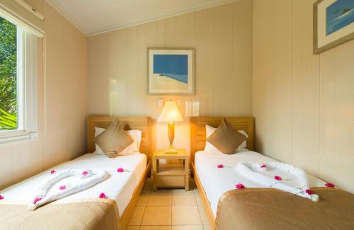 Venetian Road Settlement Complejo | Kokomo Botanical Resort - Caribbean Family Cottages