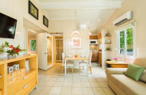 Venetian Road Settlement Complejo | Kokomo Botanical Resort - Caribbean Family Cottages