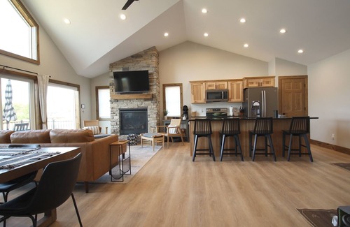 New Lisbon Casa | Kokomo Cabin: Campfires, Family Fun & Pickleball