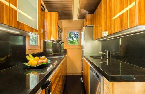 Venetian Road Settlement Casa | Kokomo Ultra-Lux King - Single Cottage