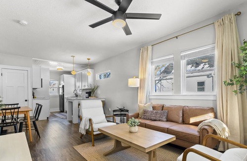 Cedar Rapids Casa | Koko’s Cottage! Beautiful home near downtown CR!