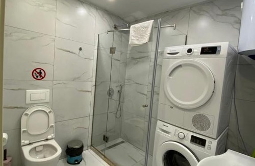 Blloku Apartamento | Komatas Modern Apartments in Bllok Area