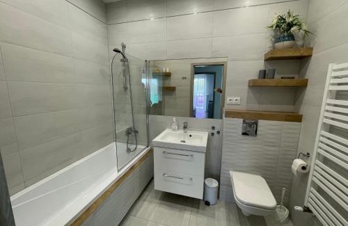 Bielsko-Biala Apartamento | !KOMFORT APARTAMENT KUSTRONIA Garaż Balkon Wanna