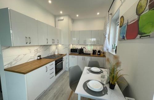 Bielsko-Biala Apartamento | !KOMFORT APARTAMENT KUSTRONIA Garaż Balkon Wanna