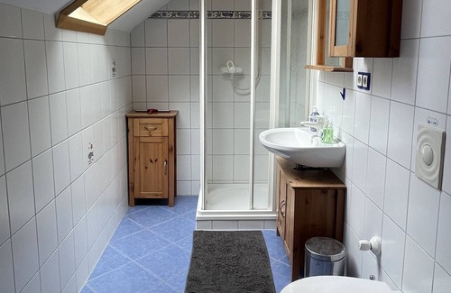 Sudstadt Apartamento | Komfortable und Helle Wohnung mit Balkon in der Nähe von Stadt