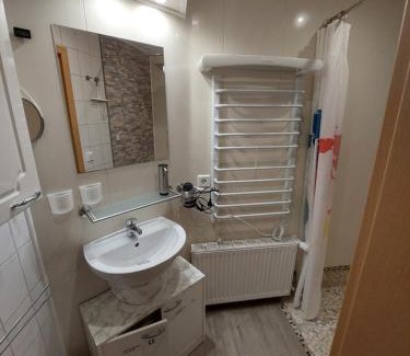 Neumuenster Apartamento | Komfortables Studio mit Terrasse und kleinem Garten - Erholung inklusive