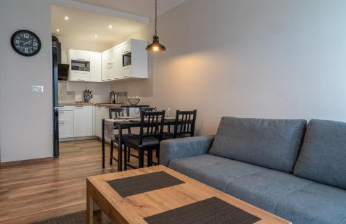 Ozarow Mazowiecki Apartamento | Komfortowy Apartament Nadbrzeżna blisko Warszawy z Parkingiem