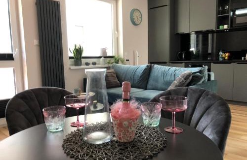Kielce Apartamento | Komfortowy apartament Osiedle Lecha- garaż podziemny, balkon ,wejście 24h kod ,centrum, targi ,faktura