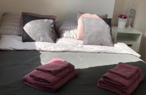 Kielce Apartamento | Komfortowy apartament Osiedle Lecha- garaż podziemny, balkon ,wejście 24h kod ,centrum, targi ,faktura