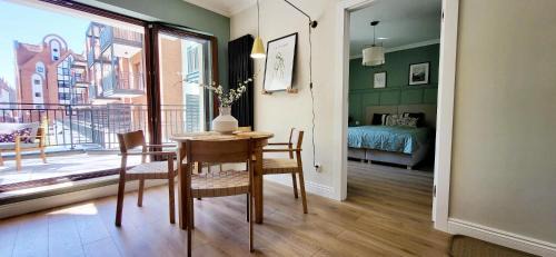 Elblag Apartamento | Komfortowy Apartament Przy Bramie Targowej z tarasem- Old Town
