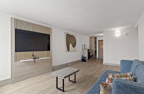 FM 1960 Hotel | Kompose Hotel