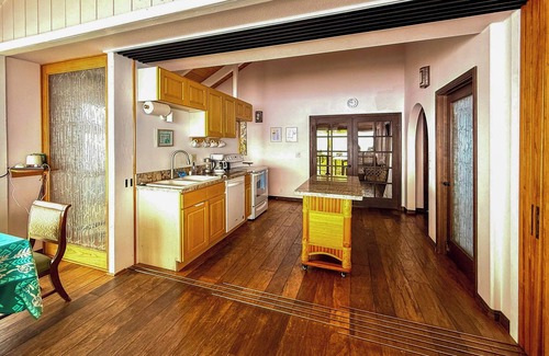 Opihihale Apartamento | Kona Coast, BEST Oceanview&Pool, Yoga/Meditation Space, Pickle Ball&Basket Ball