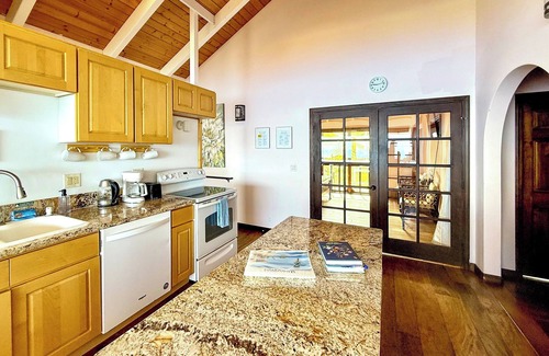 Opihihale Apartamento | Kona Coast, BEST Oceanview&Pool, Yoga/Meditation Space, Pickle Ball&Basket Ball