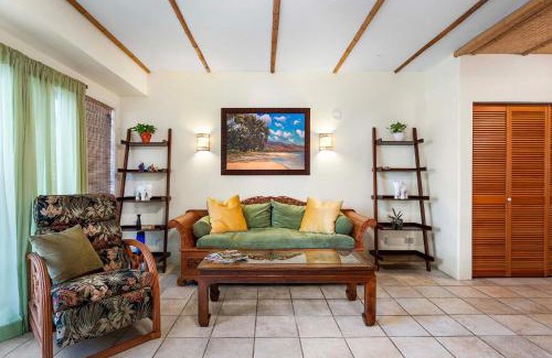 Historic Kailua Village Casa | Kona Plaza#221