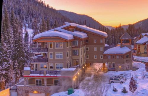 Sun Peaks Cabina | Kookaburra Lodge #203 By Bear Country