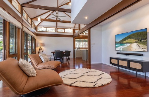 Blueys Beach Casa | Kookaburra Retreat- embrace the tranquility and opulence of Kookaburra Retreat