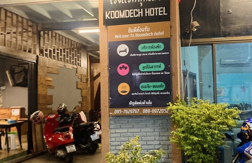 Sattahip Casa | Koomdech Hotel Wooden Room in Classic Style
