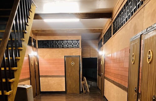 Sattahip Casa | Koomdech Hotel Wooden Room in Classic Style