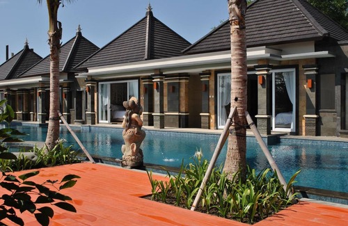 Gianyar Villa | Kori Maharani Villas - Acceso a la piscina de la laguna 5