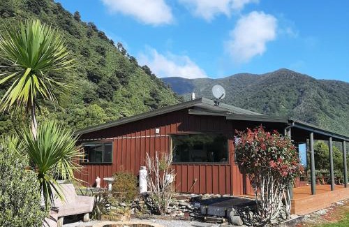 Barrytown Casa | Koru Beachfront Holiday Cabins & Hot Tub