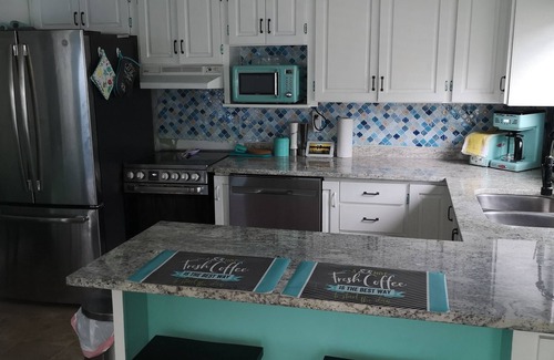 Turkey Point Casa | Kosecki Kabana - 3 mins to the beach on the main strip of Turkey Point