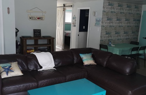 Turkey Point Casa | Kosecki Kabana - 3 mins to the beach on the main strip of Turkey Point
