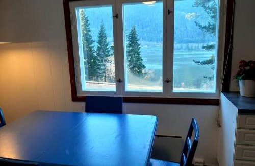 Tretten Casa | Koselig blått hus - utsikt Losna