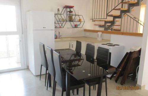 Jerusalem Apartamento | kosher apartamento de 3 habitaciones con gran vista panorámica porche