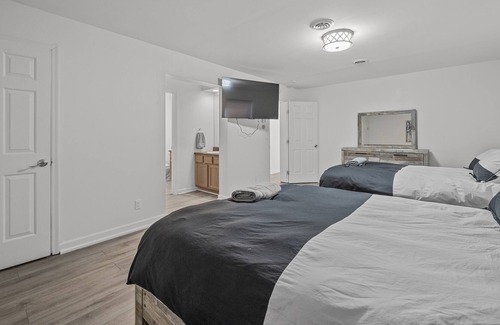 South Fallsburg Casa | Kosher Home -2 min Walk to Shul -Hot Tub-Pool-Game Rm