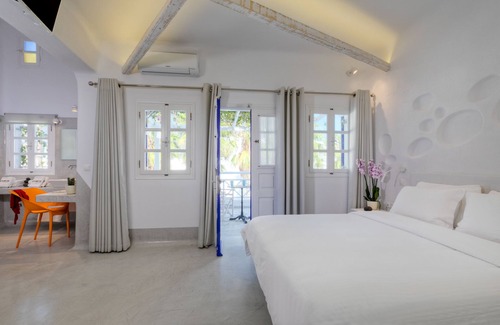 Perissa Hotel | Kouros Village Hotel - Adults Only