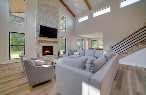 Tefft Casa | Kouts Home High-End Retreat in Secluded Setting