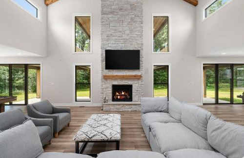 Tefft Casa | Kouts Home High-End Retreat in Secluded Setting