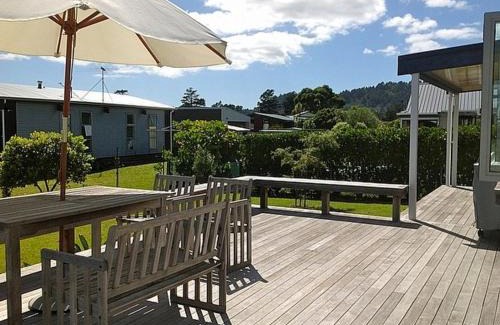 Matarangi Casa | Kowhai Retreat - Matarangi Holiday Home