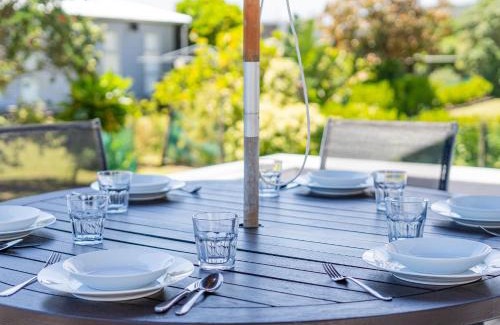 Matarangi Casa | Kowhai Retreat - Matarangi Holiday Home